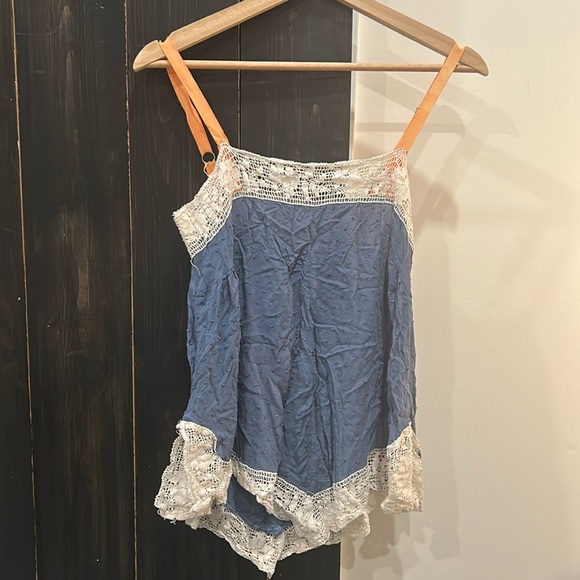 🔥 | Blue Tank Top with White Lace - Picture 1 of 6